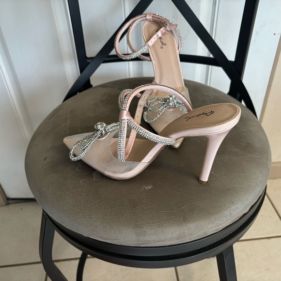 Size 8.5 Qupid Blush transparent Rhinestone Bow Ankle Strap Pointy Toe 4” heels - Picture 3 of 9
